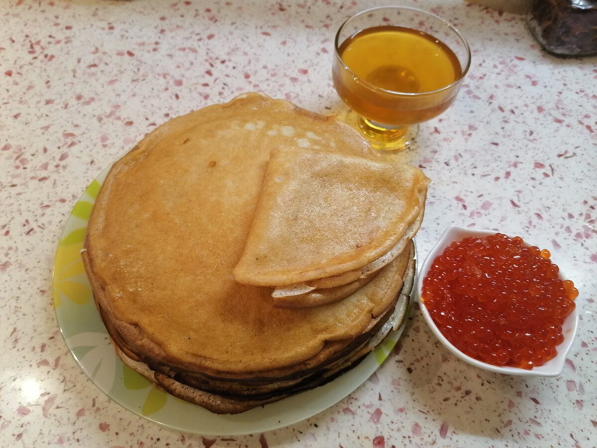 Кулінари поділились секретами приготування смачних тонких млинців нашвидкуруч – поради