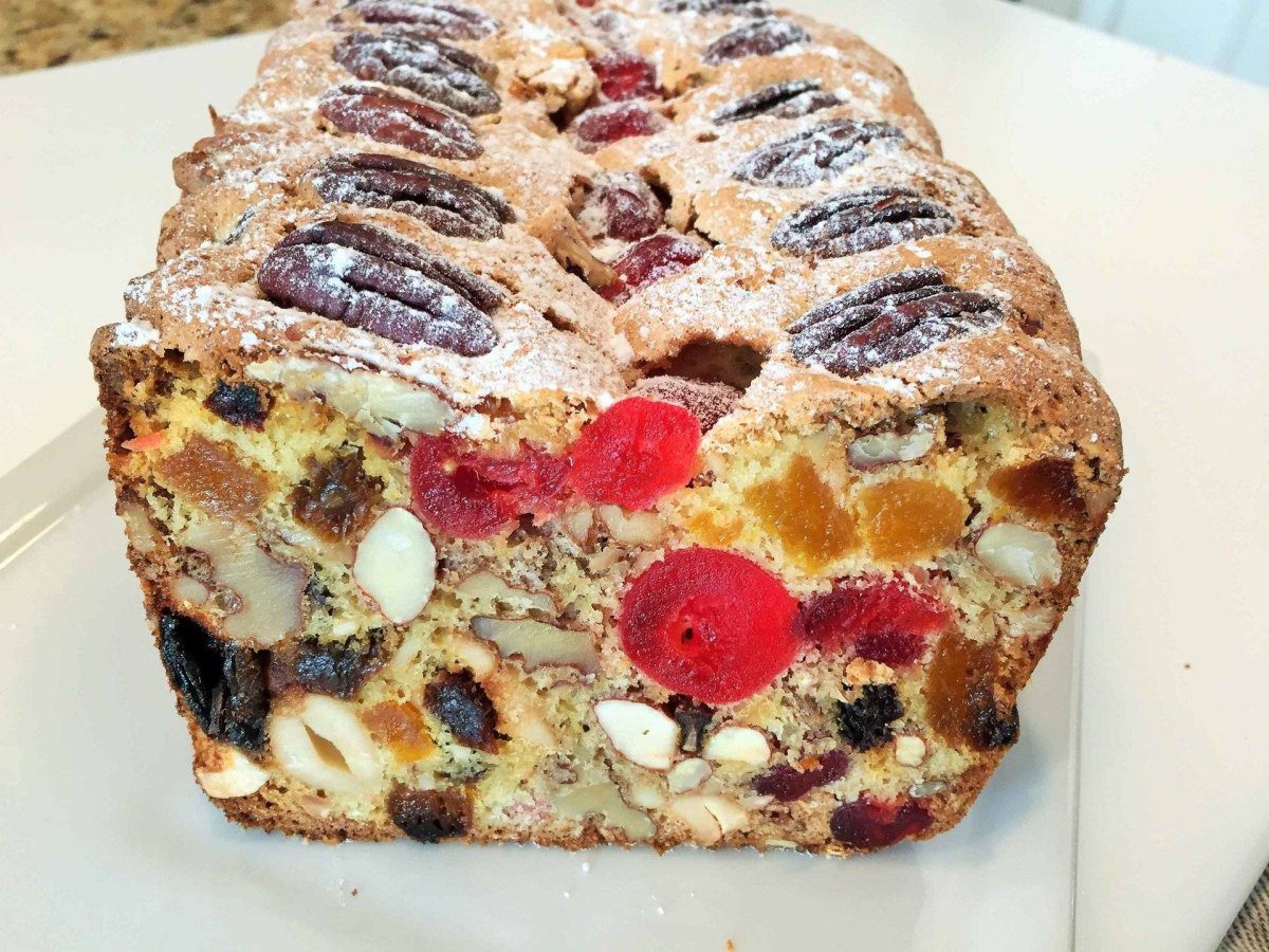 Кулінари розповіли, як приготувати смачний різдвяний кекс із родзинками до новорічних свят