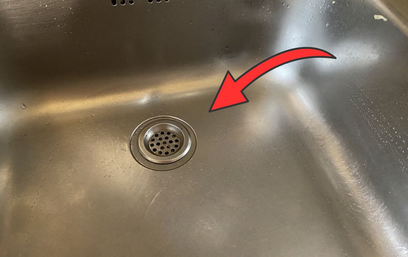 Що зробити, аби з раковини зник запах каналізації