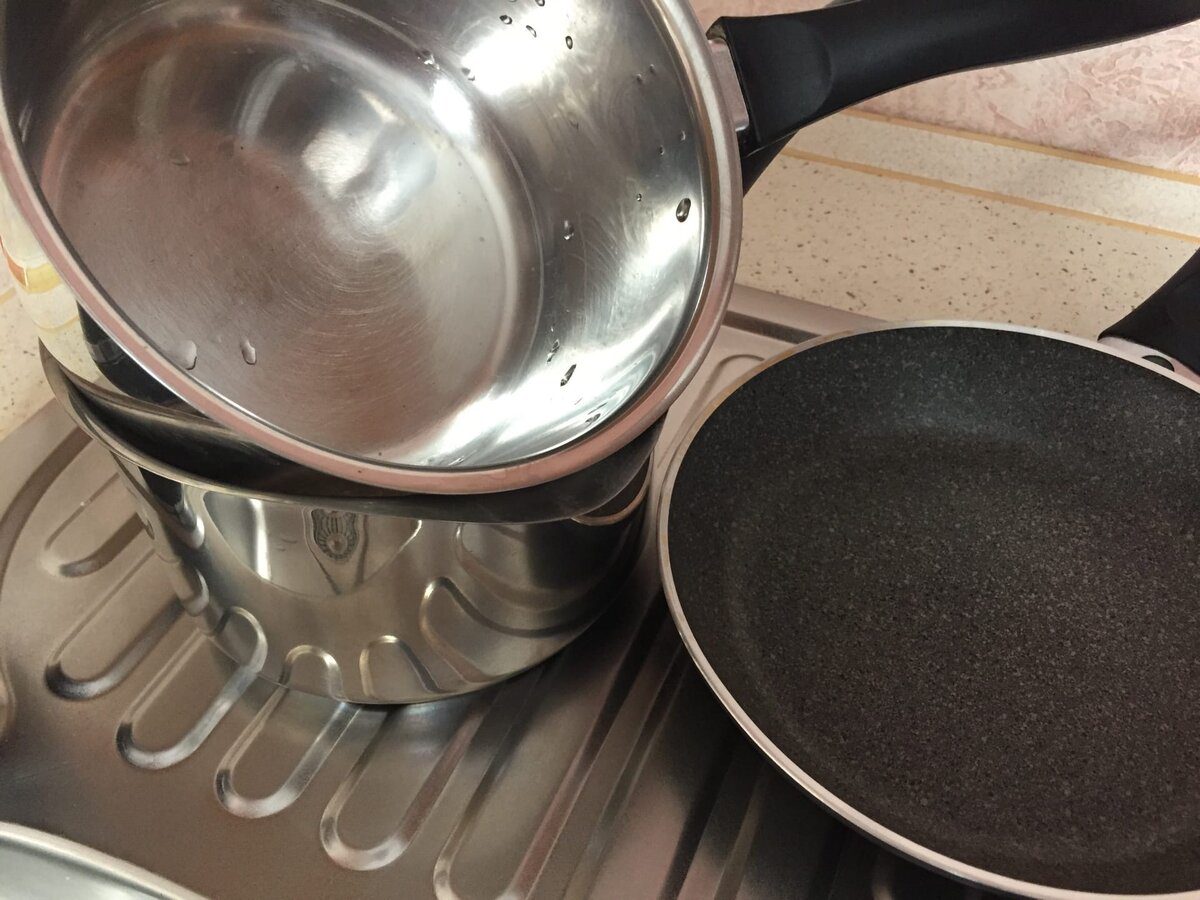 Експерти розповіли, як очистити стару каструлю від бруду та застарілого нагару на стінках