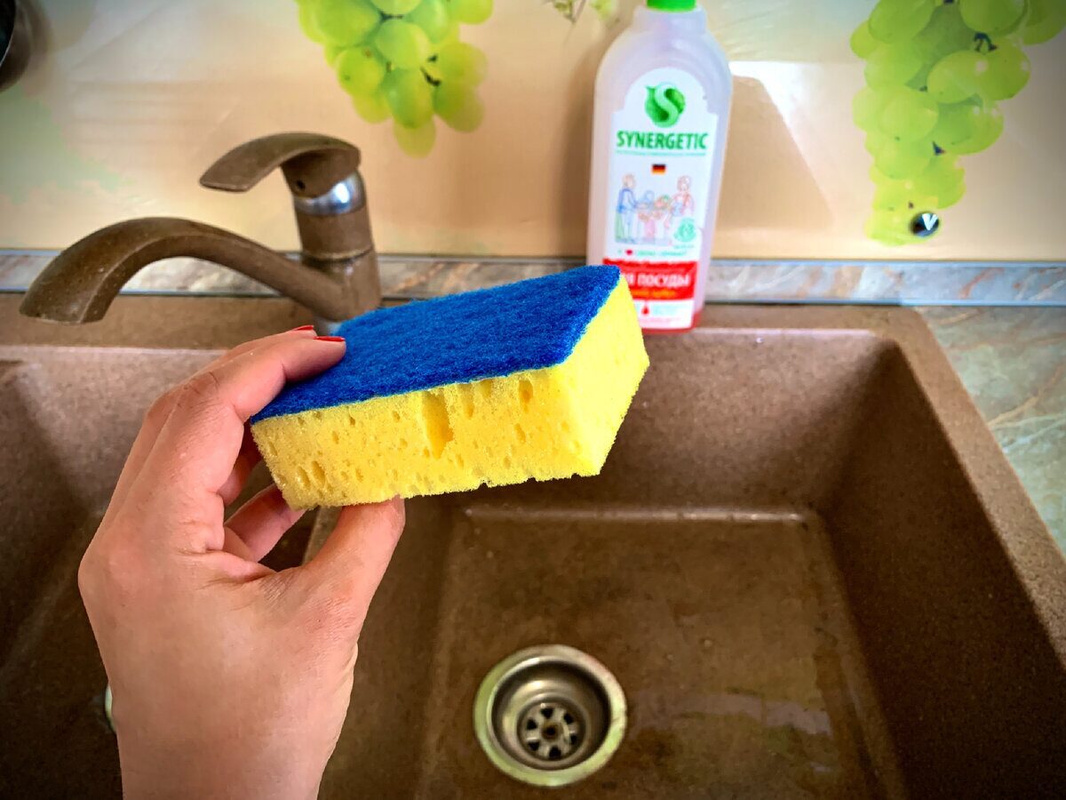 Експерти розповіли, як позбутись від неприємного аромату з раковини простим компонентом