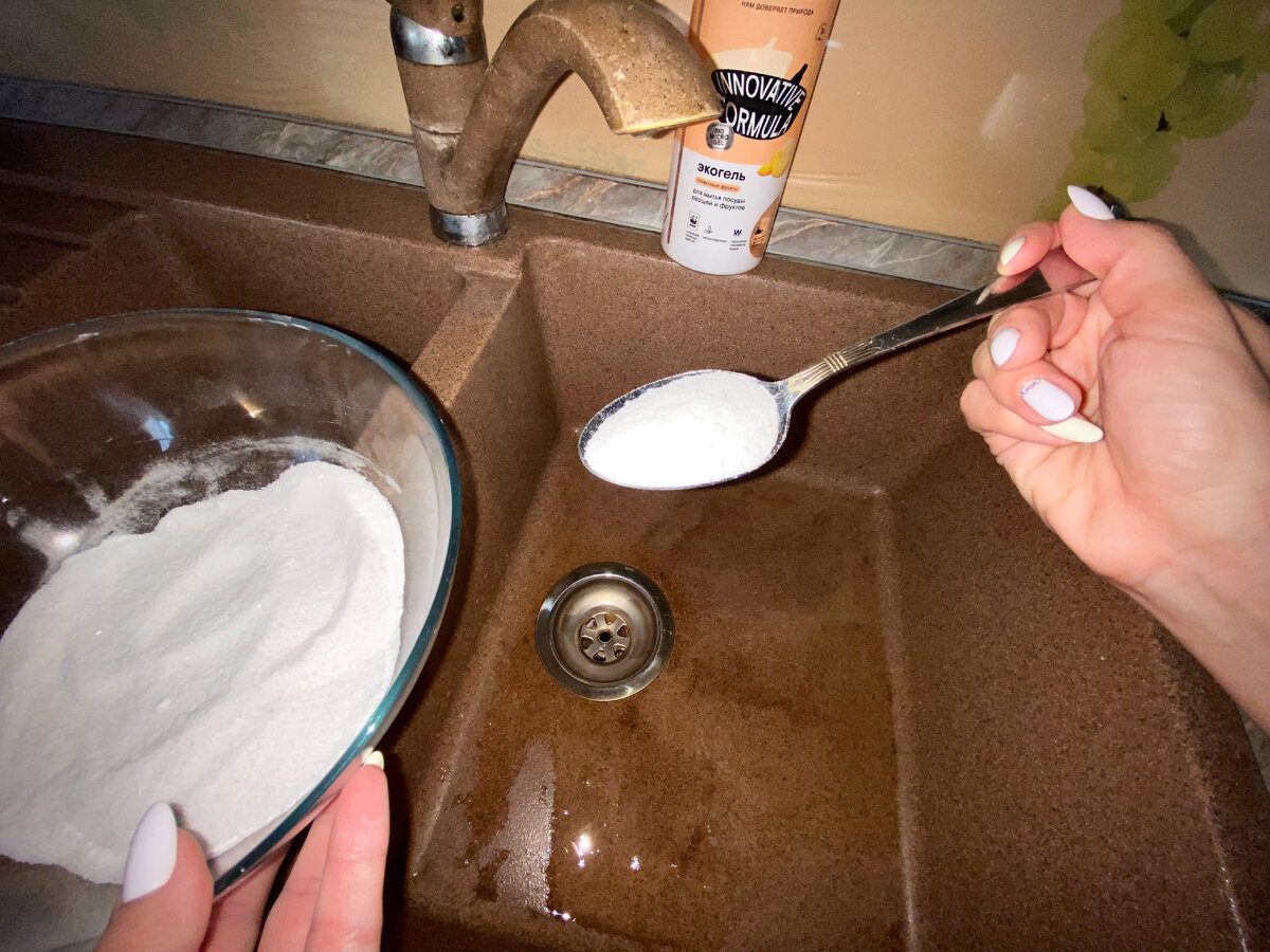 Експерти розповіли, як позбутись від неприємного аромату з раковини простим компонентом