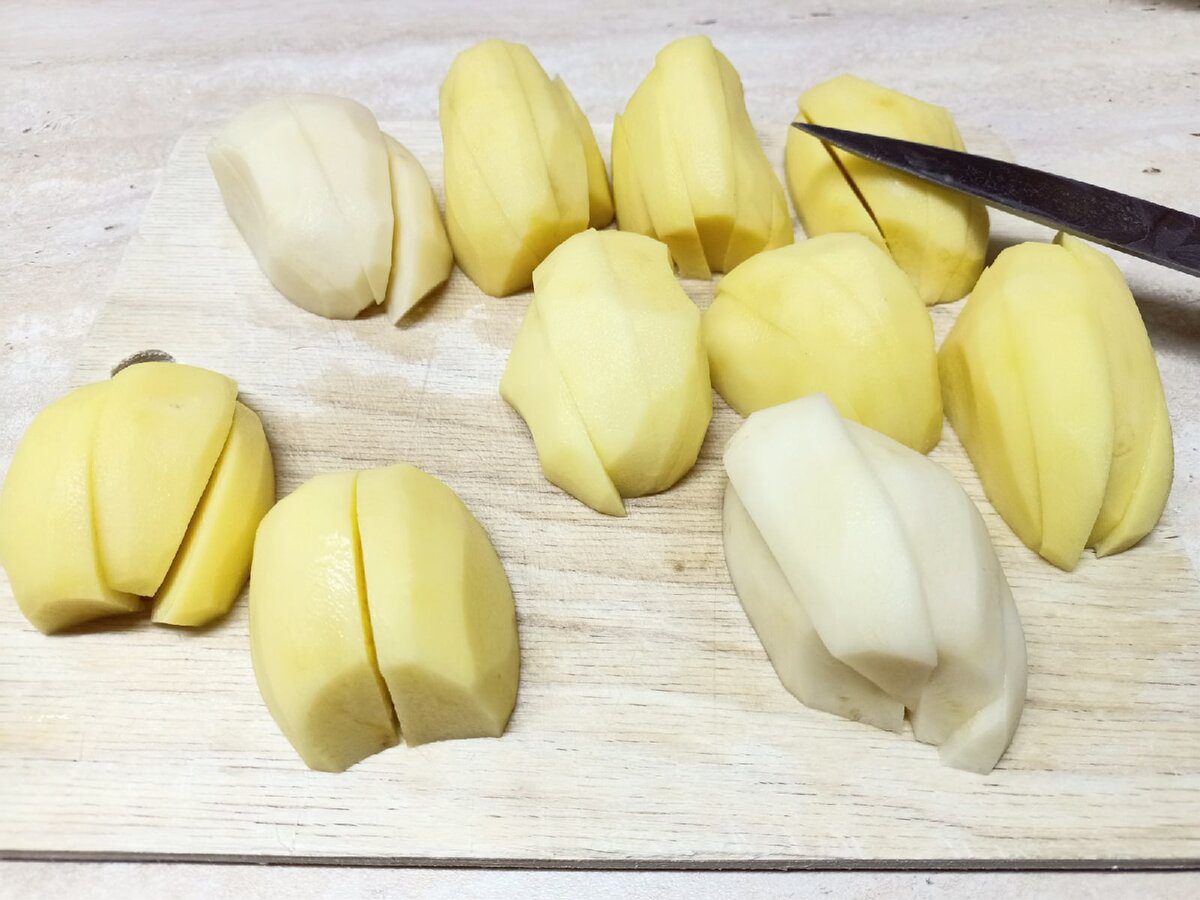 Кулінари розповіли, як приготувати смачну та ситну картоплю в духовці до свята чи вечері