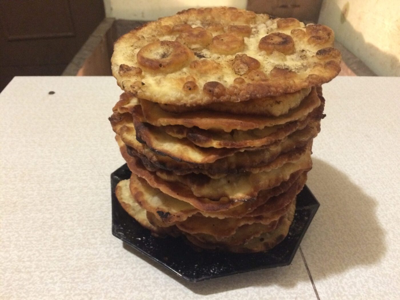 Господині поділилися вдалим рецептом смачних коржиків на майонезному тісті – цікава випічка