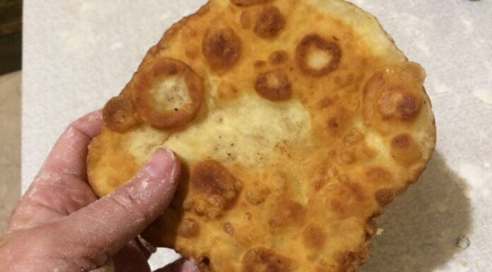 Як приготувати смачні коржики на майонезному тісті