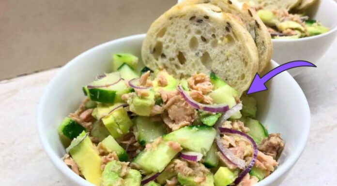 Як приготувати незвичайний салат з тунця та яблука