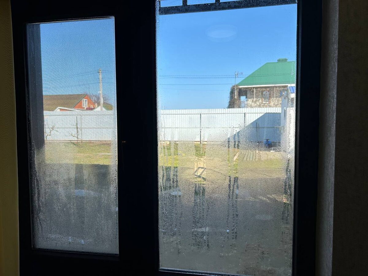 Експерти розповіли, як за допомогою солі позбутись від конденсату на вікнах – порада для зими