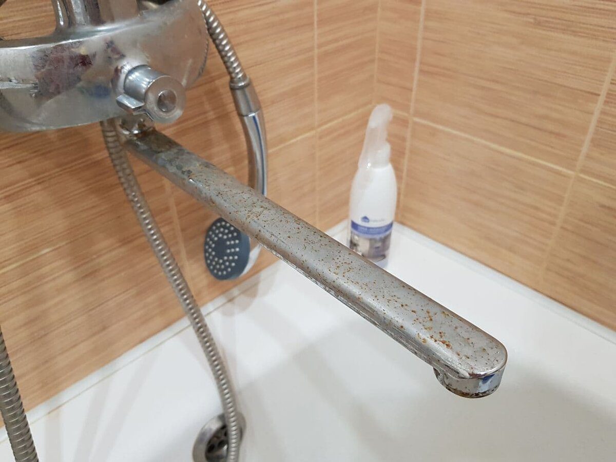 Експерти розповіли, як очистити ванну від нальоту та бруду за лічені хвилини без побутової хімії