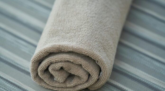 По 3 ложки в пральну машину, аби рушники пахли свіжістю: більше ніяких жовтих і засмальцьованих плям Як ефективно випрати рушники від жиру та запаху