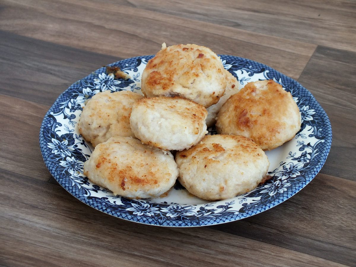 Експерти розповіли, як приготувати рибні котлети так, аби не було зайвого запаху – поради