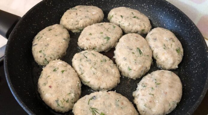 Перед смаженням рибних котлет додаю 1 інгредієнт – і вони не смердять на всю хату: секрет мами з села! Як приготувати рибні котлети без запаху