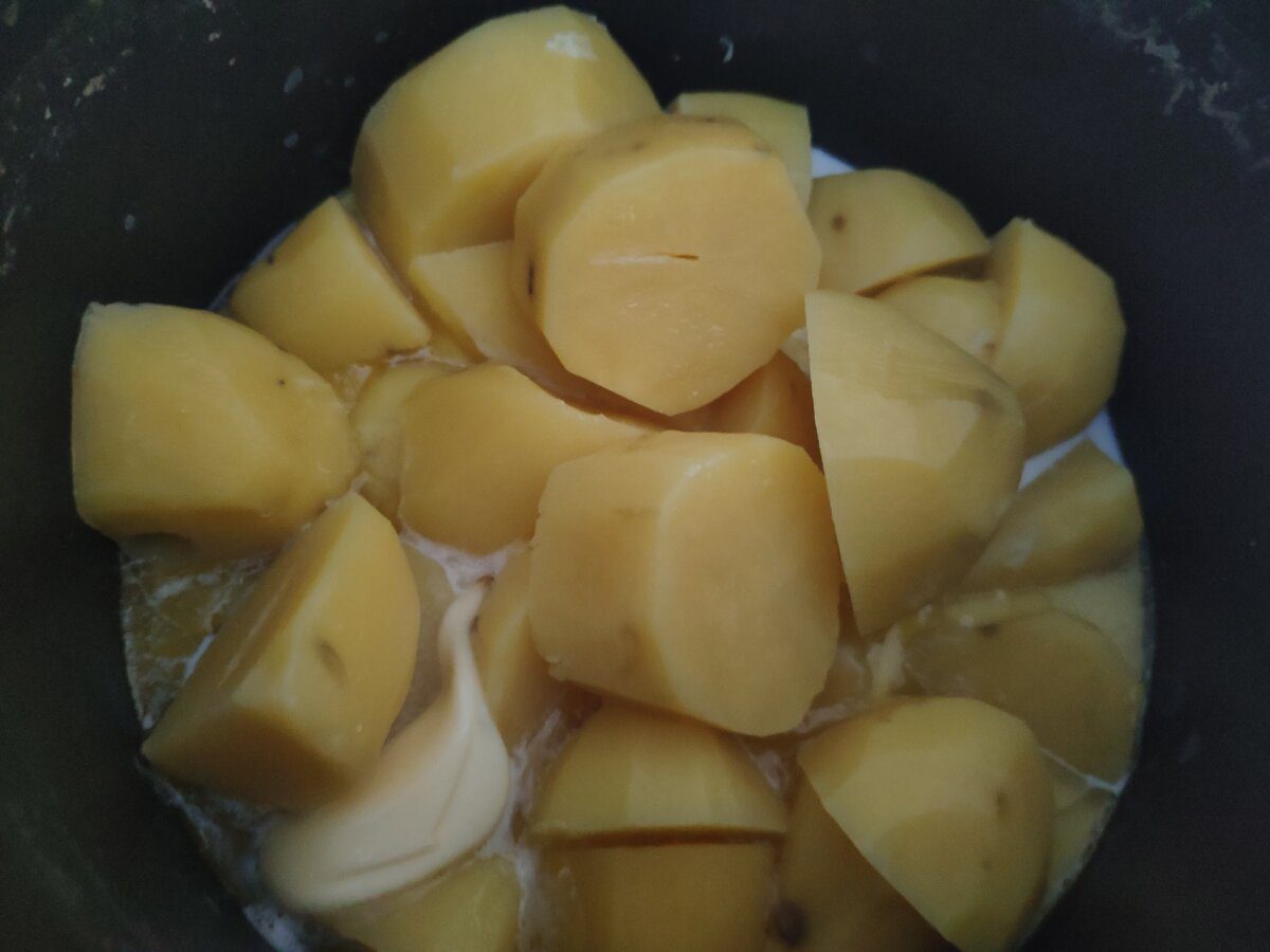 Кулінари розповіли, як приготувати ідеальне картопляне пюре, яке на смак і вигляд буде кремовим