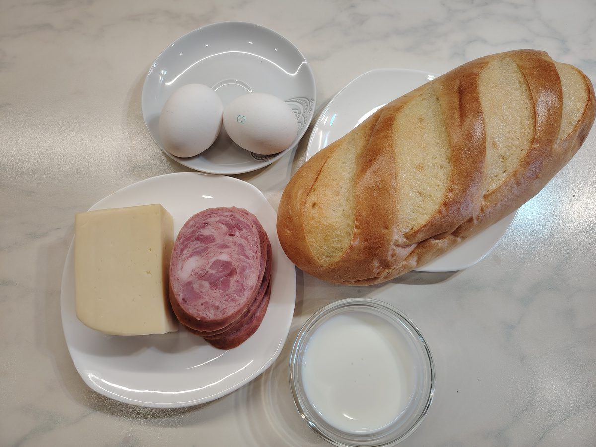 Господині розповіли, яка порада допоможе довго зберігати сир і ковбасу в холодильнику – лайфхак