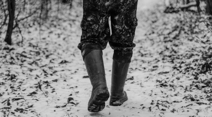 По 2 шари на підошву від ожеледиці: мій дідусь-пенсіонер, який щодня гуляє взимку, ніколи не падає Як захистити взуття від ожеледиці та криги