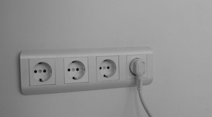 Платіжки за світло будуть меншими: 5 приладів, які “жеруть” найбільше енергії, навіть коли вимкнені Яка побутова техніка споживає найбільше електроенергії