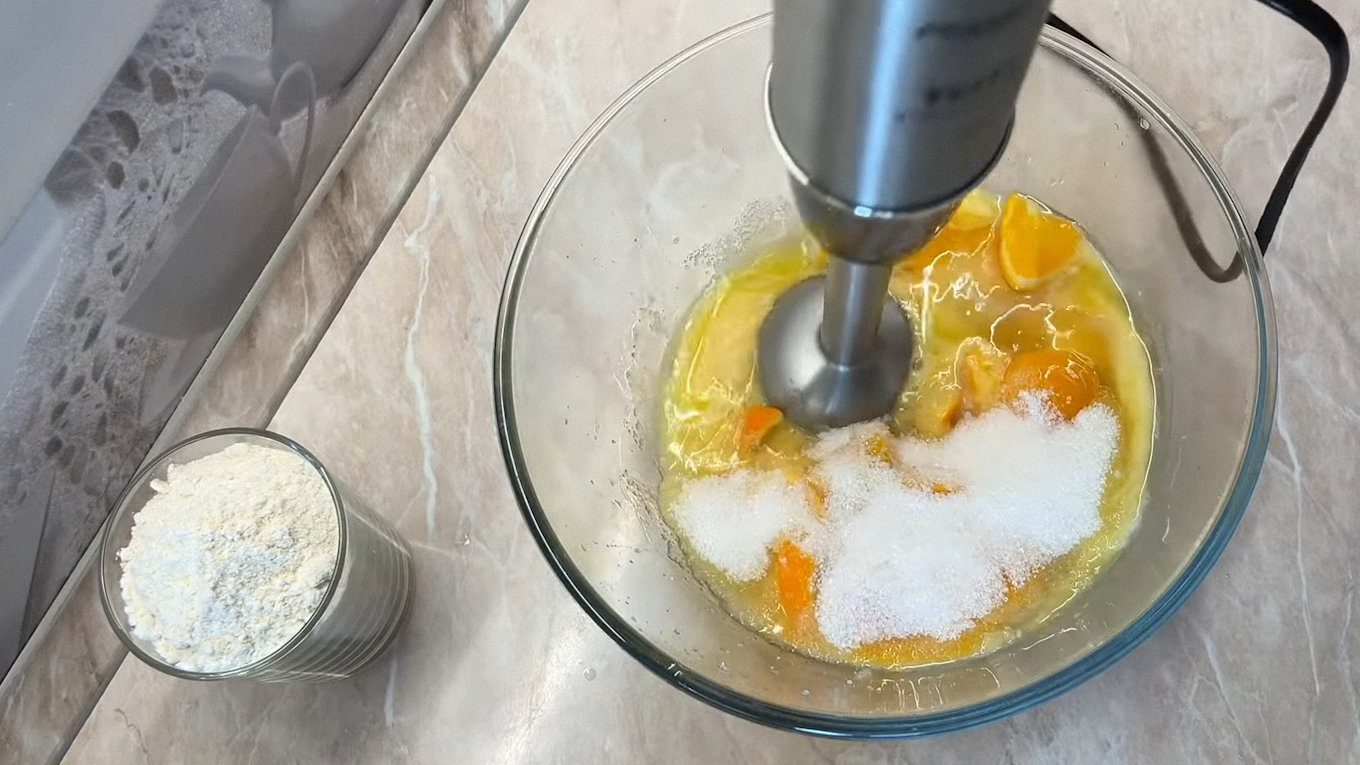 Кулінари показали, як зробити пухкий апельсиновий кекс до новорічних свят