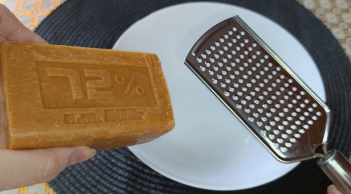 Господині пояснили, як відмити кухню від липкого нальоту господарським милом