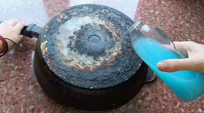 Всього 3 краплі на сковорідку, і навіть найтовстіший нагар злізає пластами сам: перевірила на 4 пательнях Господині поділилися способом швидкого очищення будь-якої сковорідки від нагару