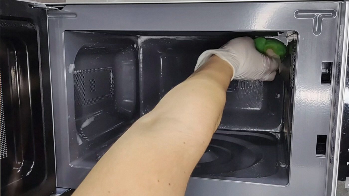 Легкий спосіб миття мікрохвильової печі Легкий спосіб миття мікрохвильової печі