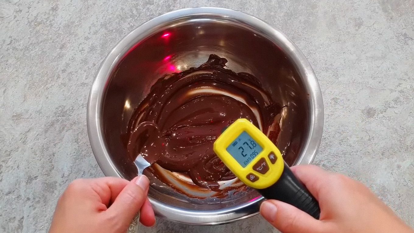 Для правильного темперування шоколаду обов'язково дотримуватися точних температур