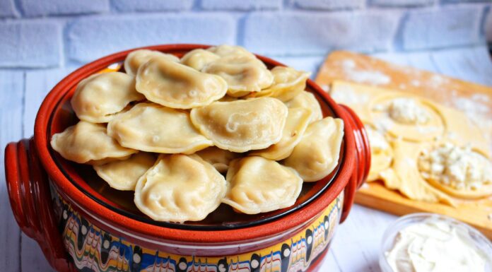 Бабусю вразило, що я кладу 7 крупинок у начинку – і “різдвяні” вареники тримають форму й не розлазяться Господиня поділилась рецептом різдвяних вареників, що гарно тримають форму