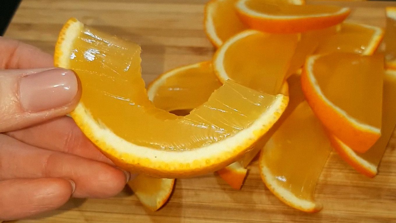 Приготувати мандаринове желе можна з агаром замість желатину, якщо серед гостей є вегетаріанці