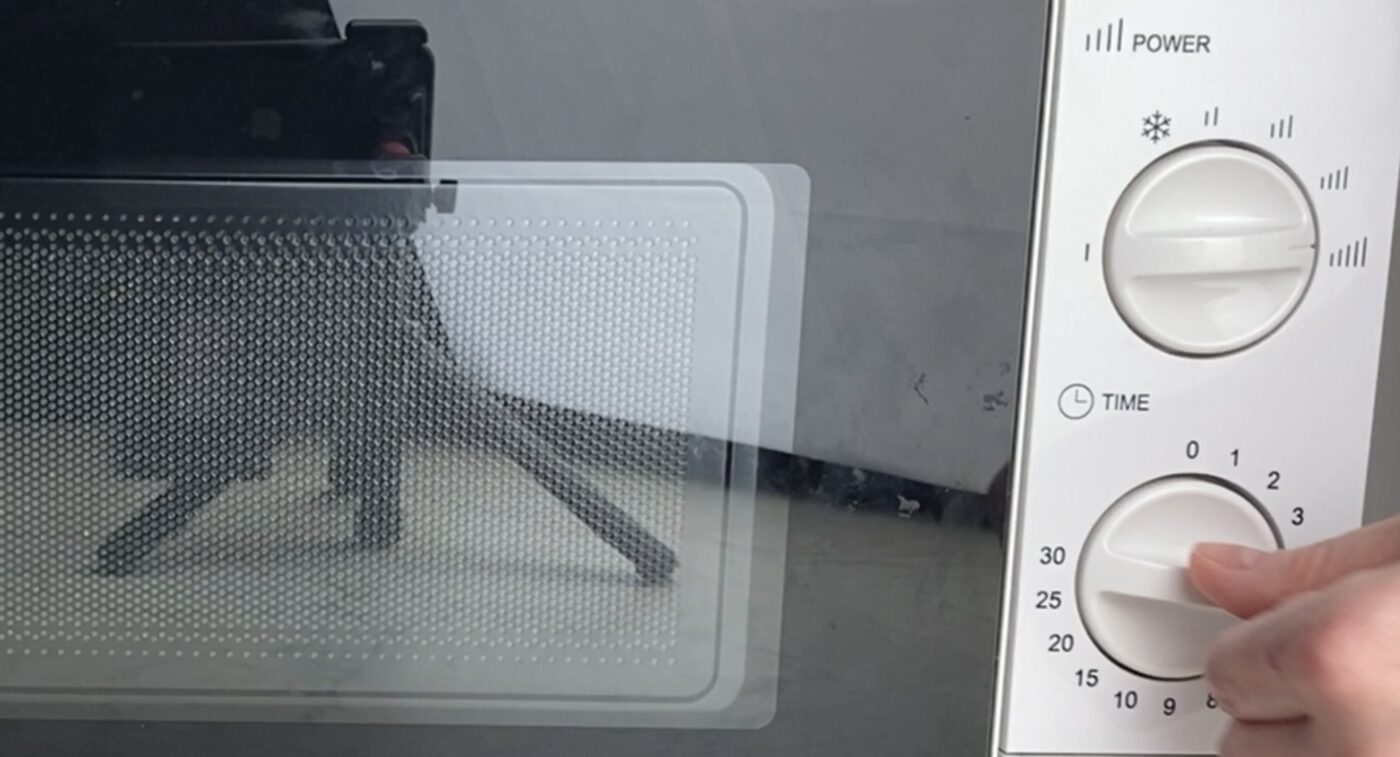 Простий спосіб миття мікрохвильовки