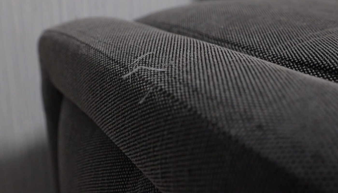 Чим обробити диван, аби кіт не шкрябав меблі