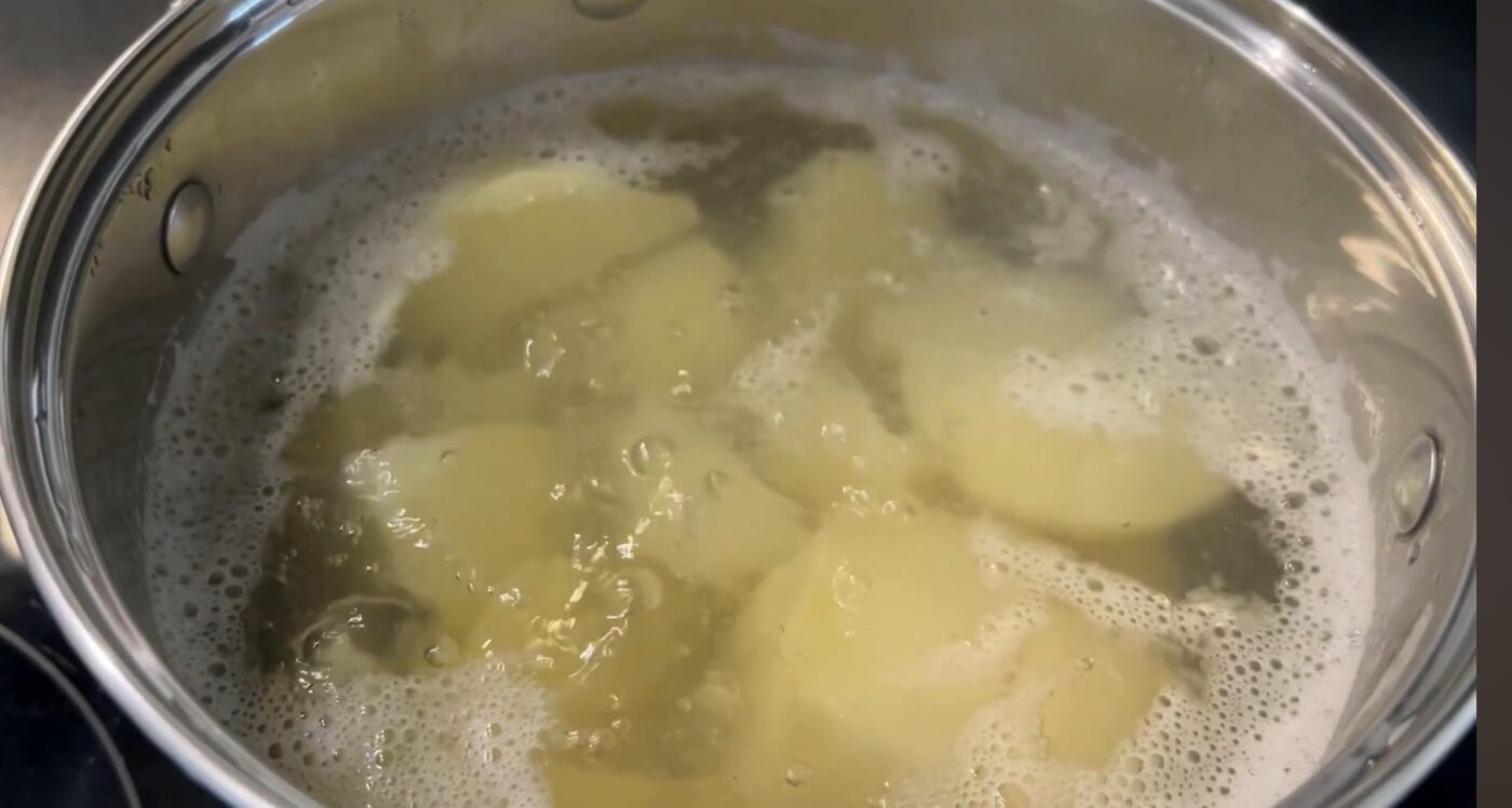 Картопляне пюре з сиром та шкварками