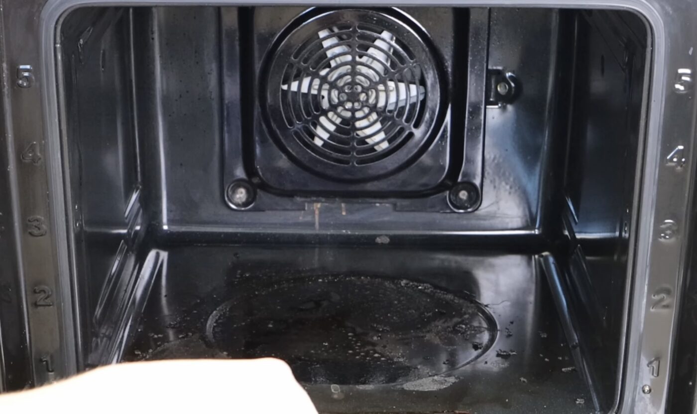 Як легко й бюджетно відмити духовку Як легко й бюджетно відмити духовку