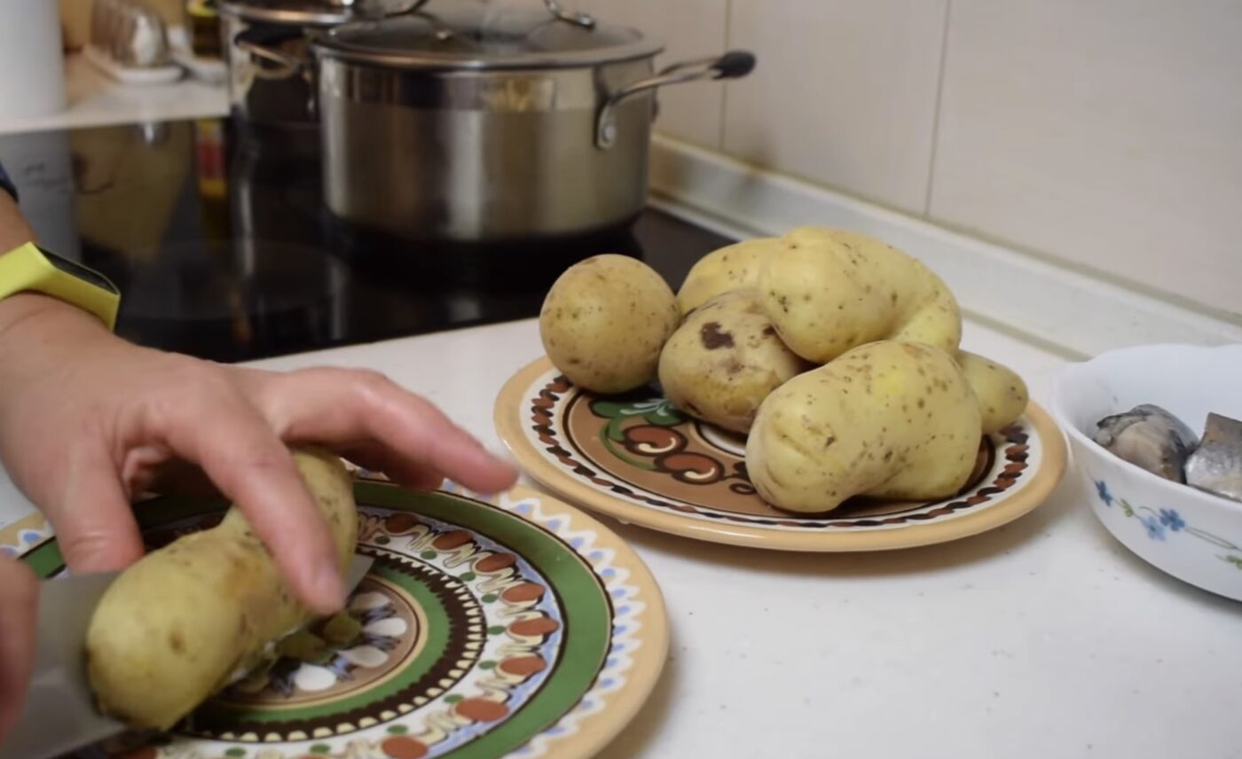 Як варити картоплю, аби вона швидко чистилась і не розварювалась