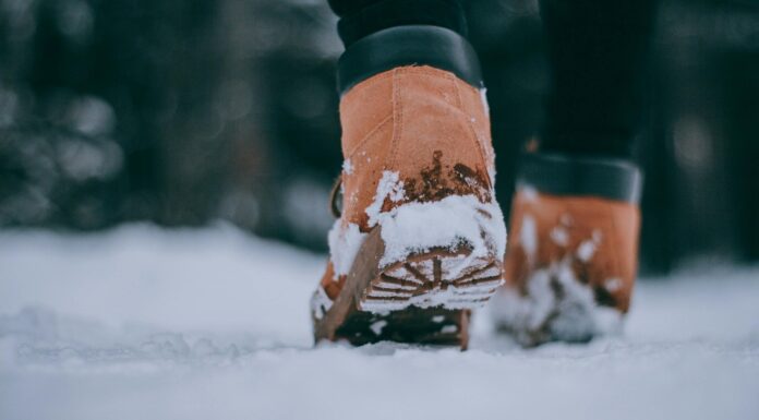 Натираю черевики 1 овочем – і ніяка ожеледиця не змусить мене впасти: йду сміливо й твердо, наче влітку Господиня показала, який овоч допоможе взуттю при ожеледиці