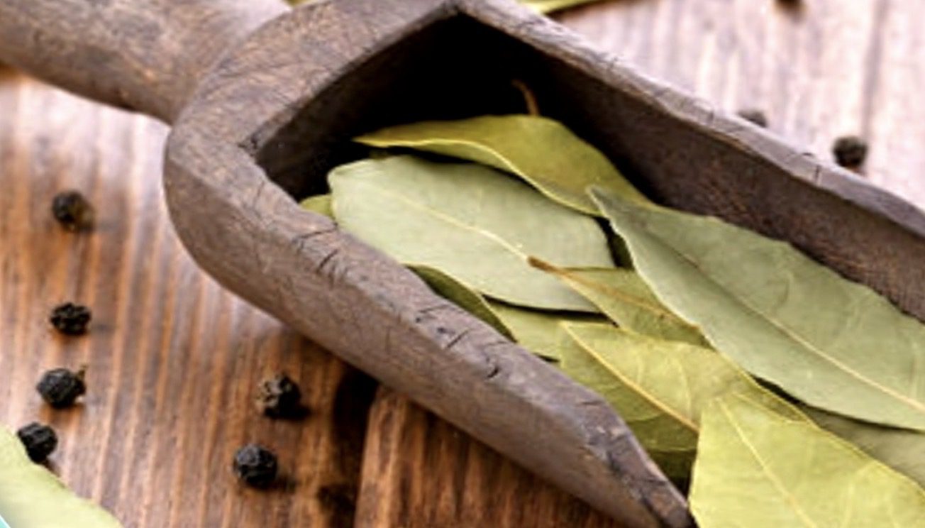 Як очистити простір за допомогою лаврового листа