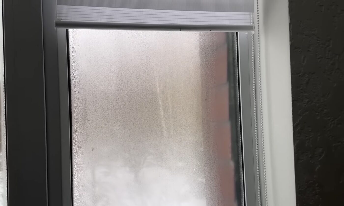 Як прибрати конденсат на вікнах взимку