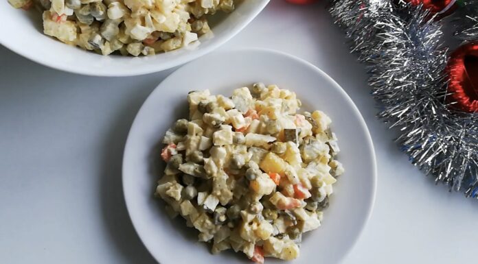 Ніколи не кладу ковбасу в Олів’є – заміняю її на 1 секретний інгредієнт: салат має просто неземний смак Кухарі розповіли, як приготувати по-особливому смачне Олів'є