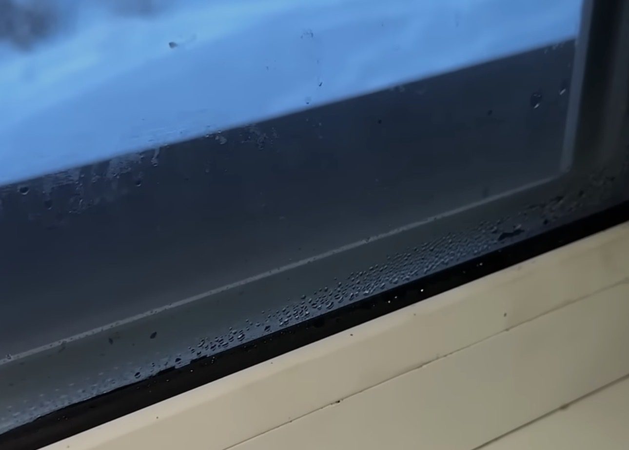 Як зробити, аби вікна в оселі не пітніли