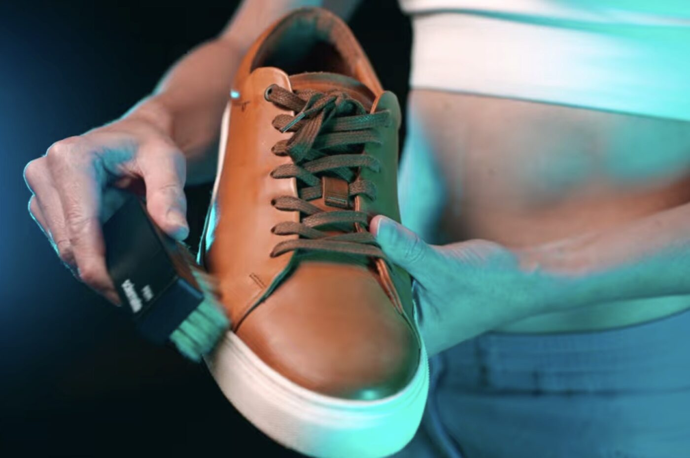 Простий саморобний засіб, що захистить взуття від вологи