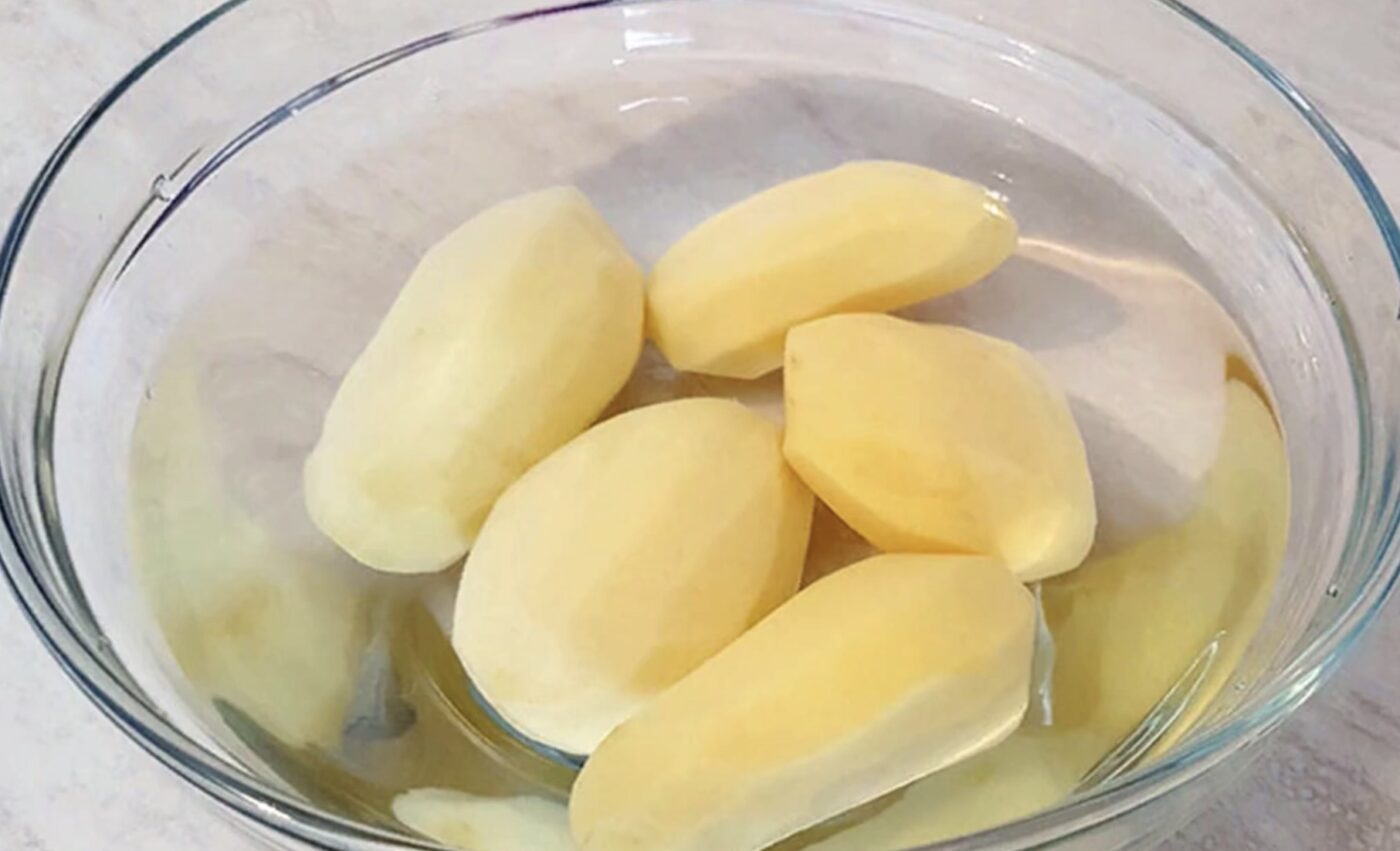 Як довго зберігати очищену картоплю