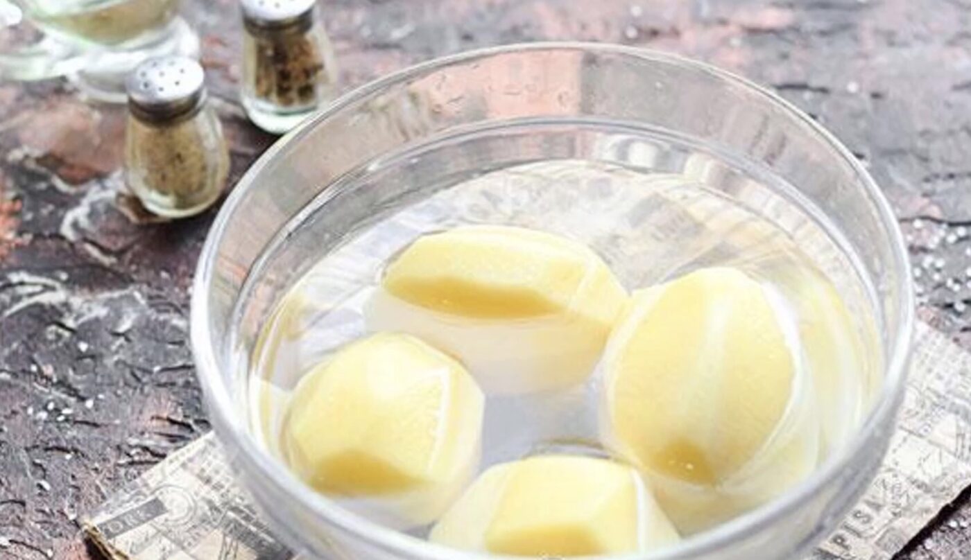 Як довго зберігати очищену картоплю Як довго зберігати очищену картоплю