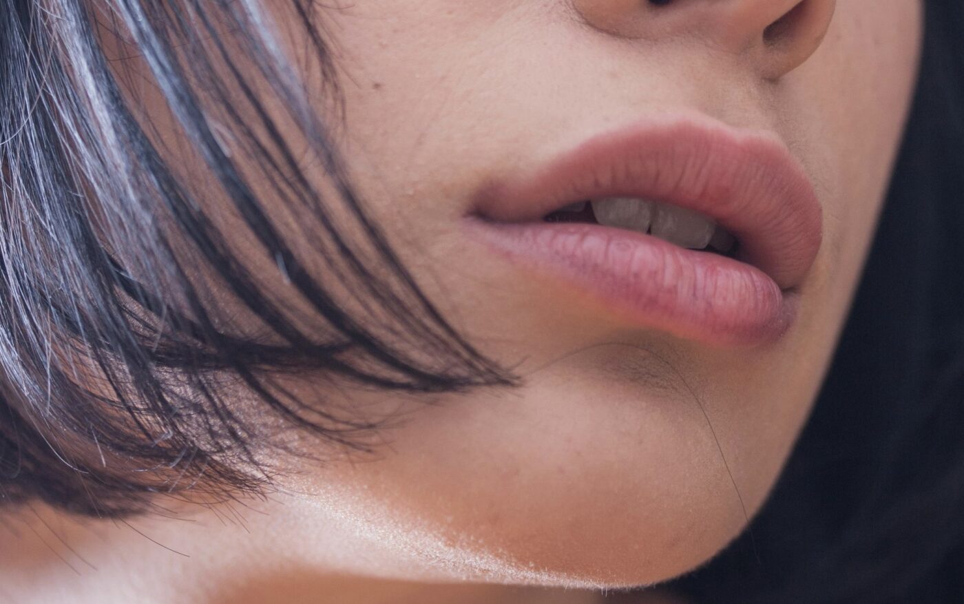 Як зберегти губи зволоженими на весь день