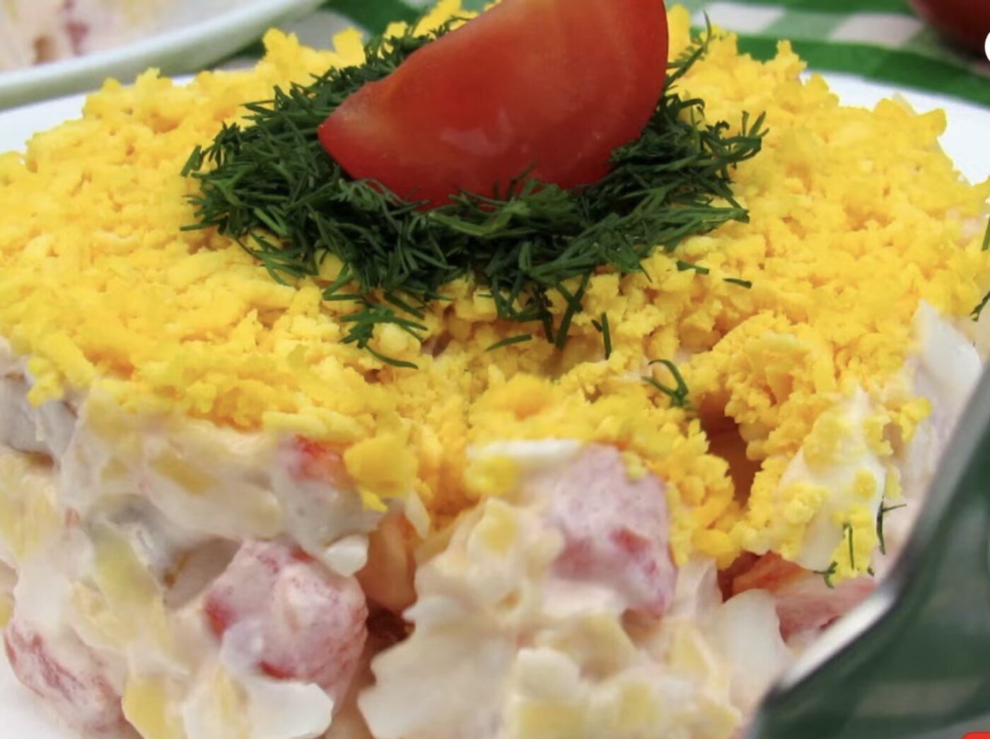 Рецепт новорічного салату з копченої курки