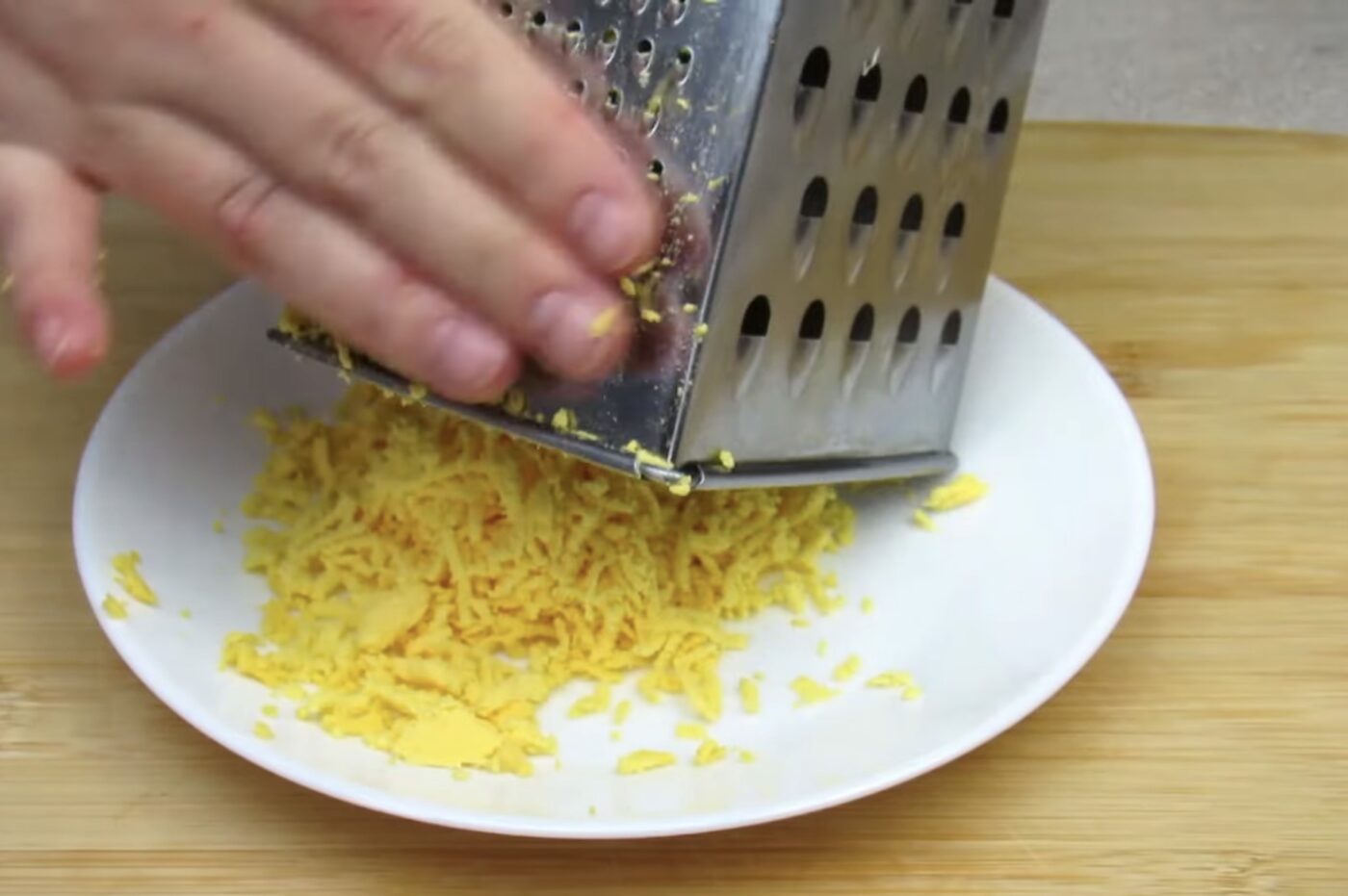 Рецепт новорічного салату з копченої курки