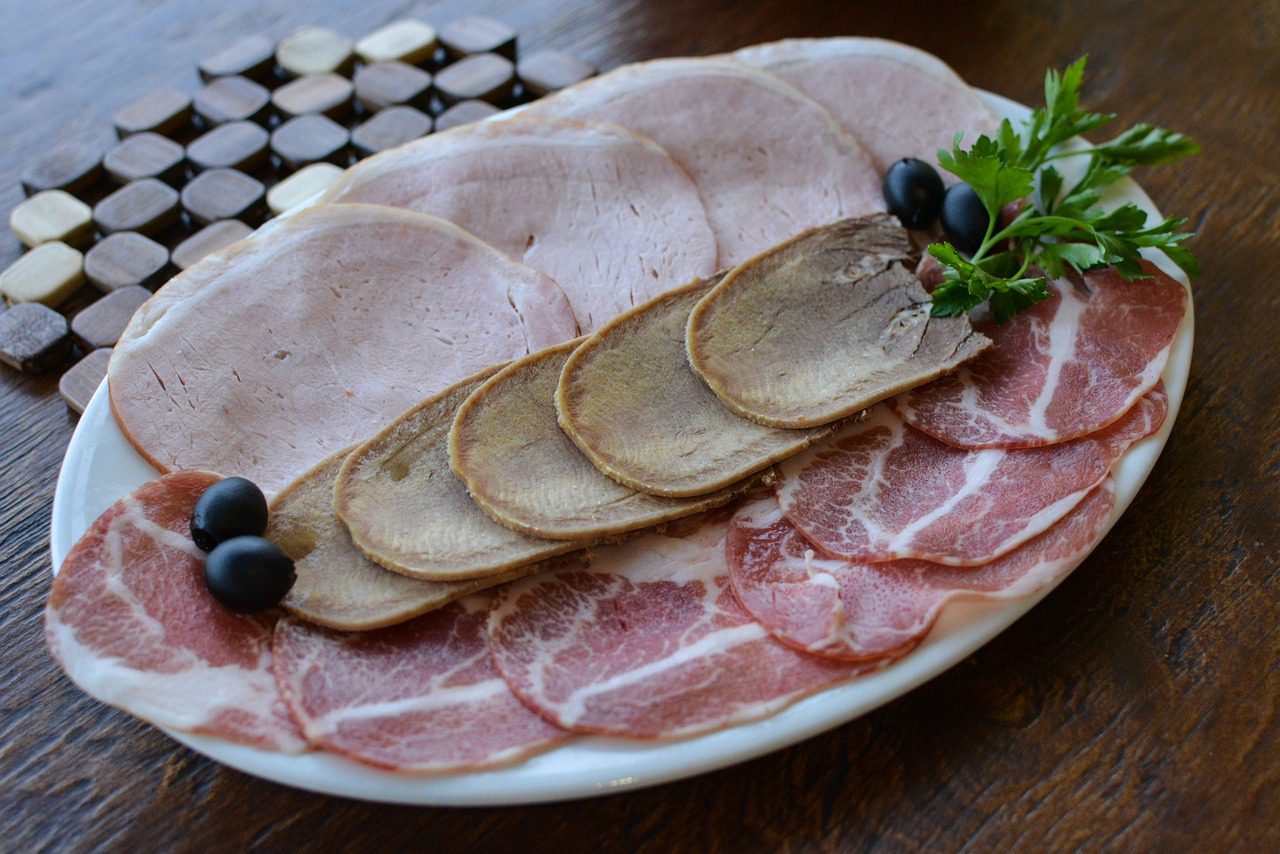 Рецепт піци зі святкових залишків нарізки