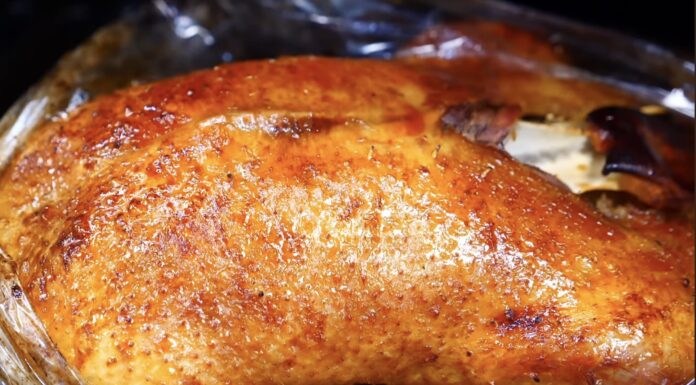 Кухарі розповіли хитрість, як запекти соковиту й хрустку качку