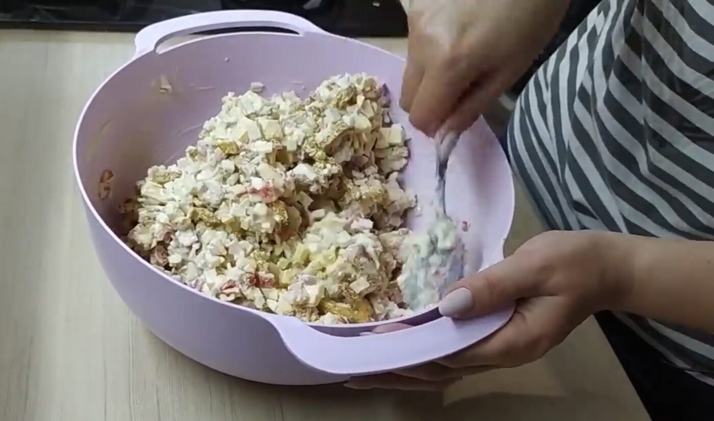 Рецепт смачного салату з бюджетними інгредієнтами