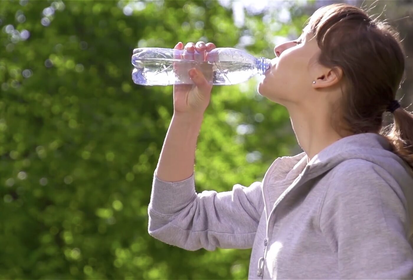 Чи можна запивати їжу водою