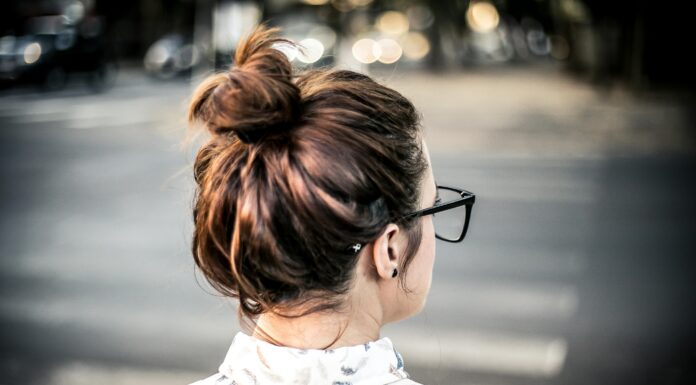 Трихологи дали пораду, щодо зачісок, які корисні для волосся
