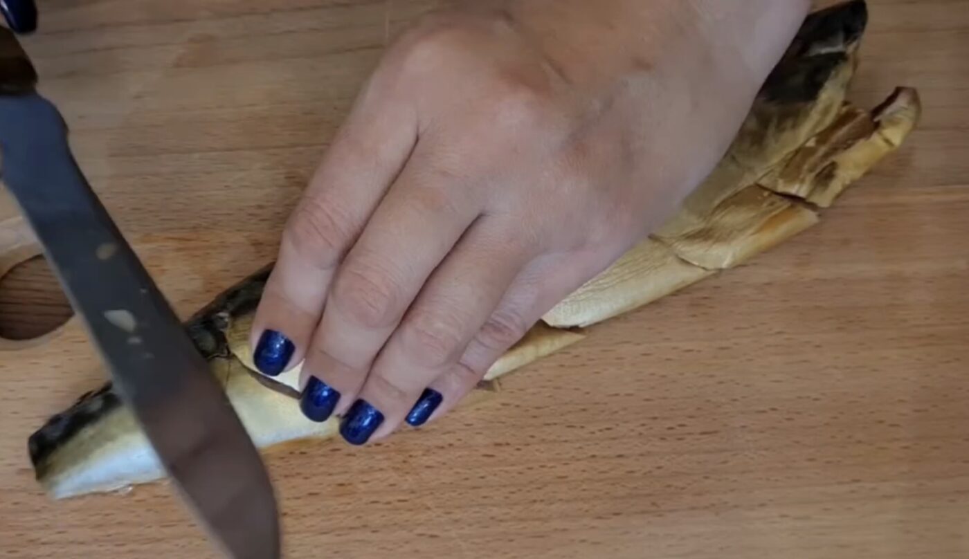 Як прибрати швидко й ефективно запах риби з посуду та рук