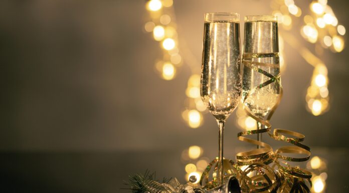 Перед Новим роком майже всі повторюють цю 1 дію, але саме вона запускає ланцюг зайвих витрат і стресу Езотерики розповіли, як правильно підготуватись та зустріти Новий рік