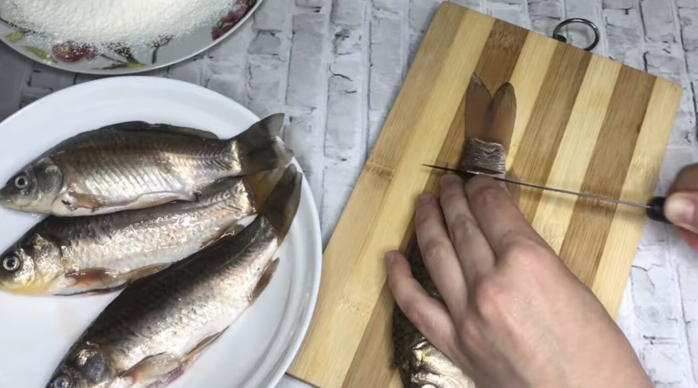 Як смажити рибу, аби олія не бризкала